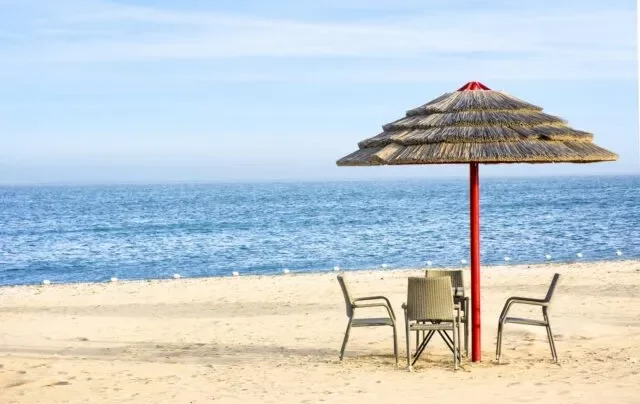 Half Moon Beach. tripowe.com