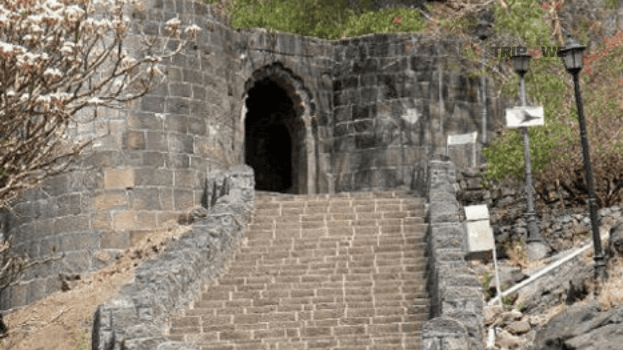 Top historical forts in Maharashtra
