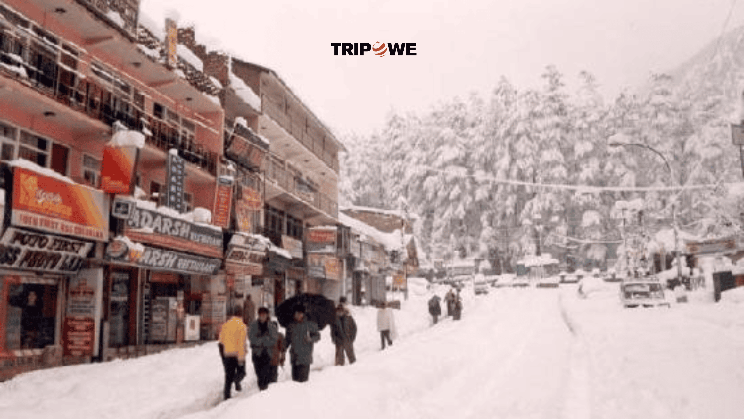 Mall Road in Manali