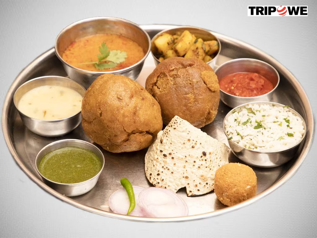 The Ultimate Malwa Dal Bafla & Thali Guide Near Mahakal Mandir in Ujjain